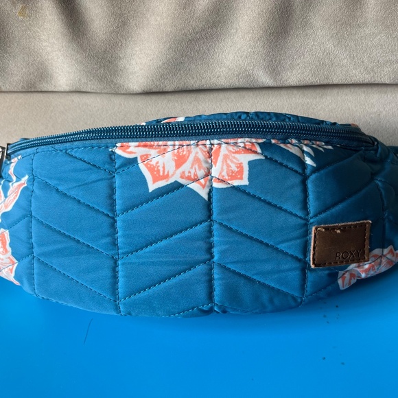 Roxy fabric fanny pack - Picture 2 of 6